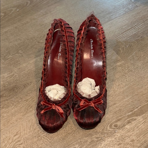 Chic Red Velvet Heels with Bow Detail - Picture 1 of 7